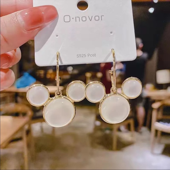 PEARL MICKEY Hoops Earrings With Gift Box - Picture 3 of 4